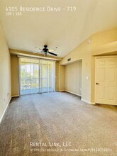 4105 Residence Drive in Ft. Myers, FL - Foto de edificio - Building Photo