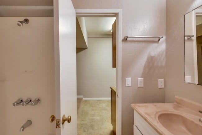 5275 Bothe Ave in San Diego, CA - Building Photo - Building Photo