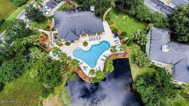 1800 The Greens Way in Jacksonville Beach, FL - Building Photo - Building Photo