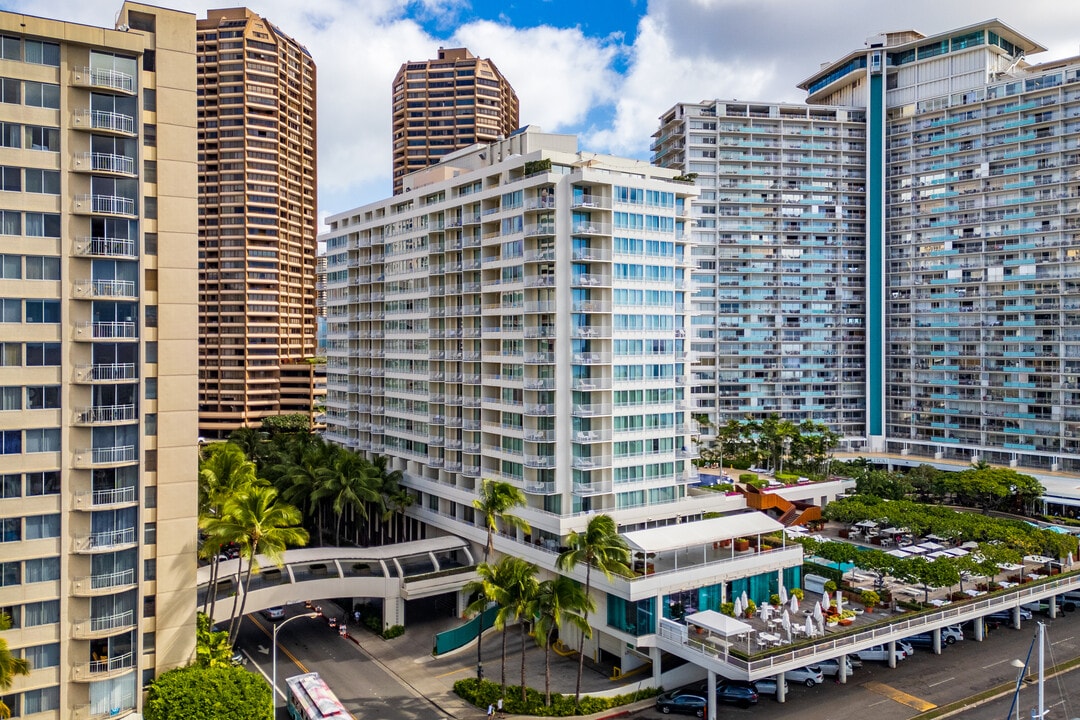 The Ilikai Residential in Honolulu, HI - Building Photo