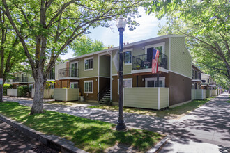 Capitol Lanai in Sacramento, CA - Building Photo - Primary Photo