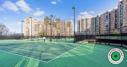 5904 Mt Eagle Dr in Alexandria, VA - Foto de edificio - Building Photo