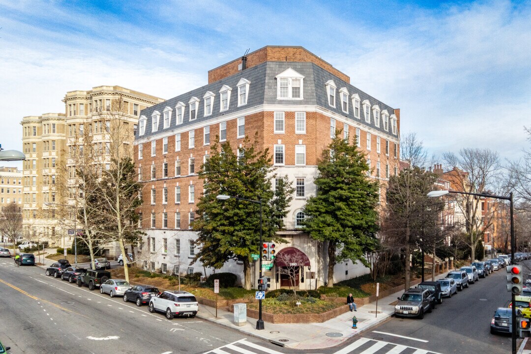 Georgian Apartments in Washington, DC - Building Photo