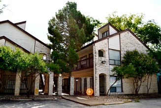 2815 Rio Grande 107 - Gazebo 107 in Austin, TX - Building Photo - Building Photo