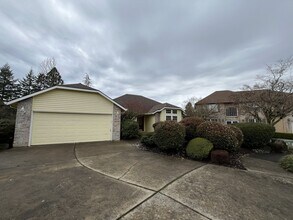 12273 SE Imperial Crest St in Happy Valley, OR - Building Photo - Building Photo
