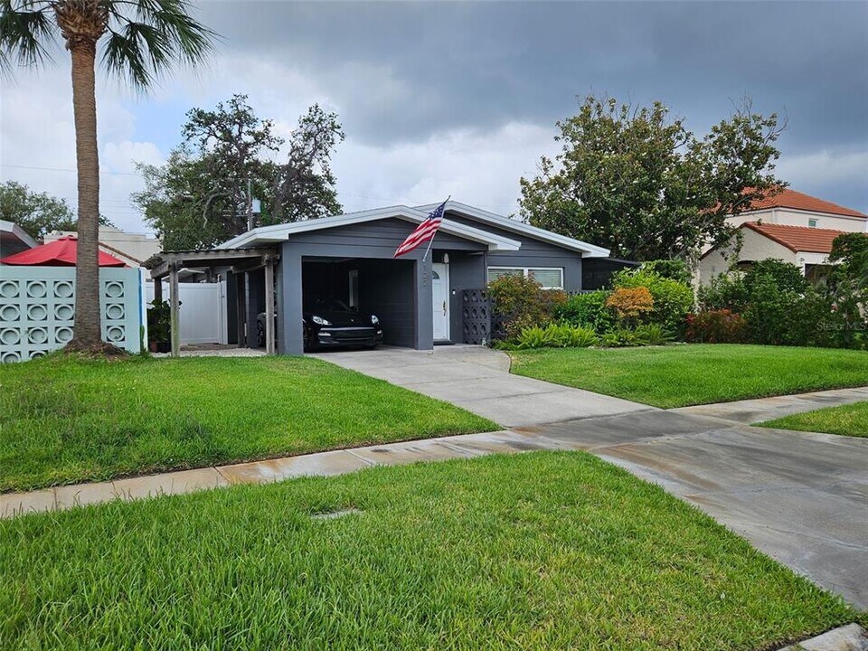 122 Chesapeake Ave in Tampa, FL - Building Photo