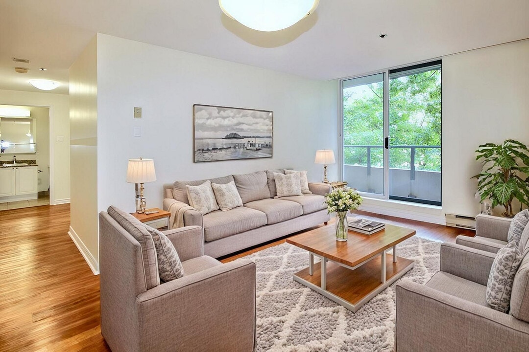 Waterford in Ottawa, ON - Building Photo