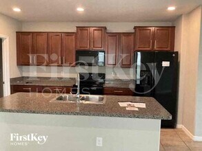 138 Cascade Bend Dr in Ruskin, FL - Foto de edificio - Building Photo