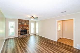 5829 Lake Port Dr in Millington, TN - Building Photo - Building Photo