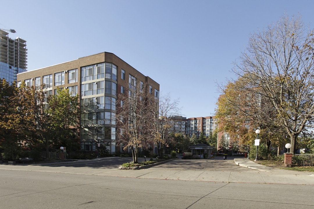 South Kingsway Village in Toronto, ON - Building Photo