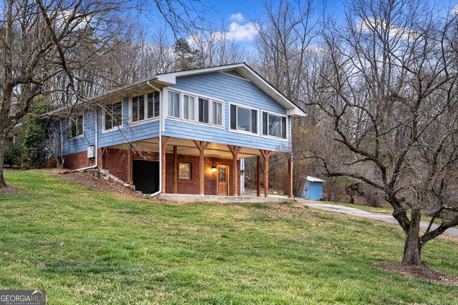 property at 269 W Hermitage Rd NE