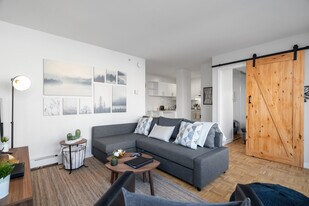 1033 Haro St in Vancouver, BC - Building Photo