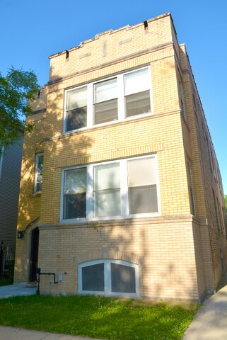 3707 N Sacramento Ave in Chicago, IL - Building Photo