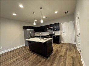 6410 Olmadison Pl in Atlanta, GA - Building Photo - Building Photo