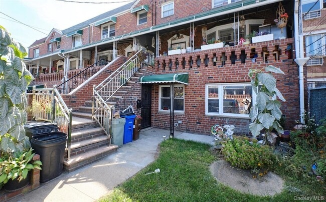 property at 724 E 96th St