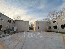 121 S Byers Ave in Joplin, MO - Building Photo