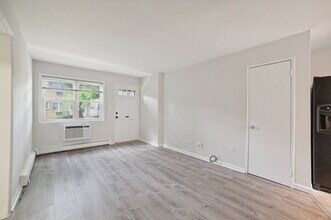 725 Joralemon St in Belleville, NJ - Building Photo - Building Photo