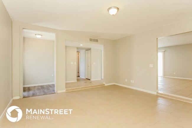 10412 W Calle De Edens in Phoenix, AZ - Foto de edificio - Building Photo