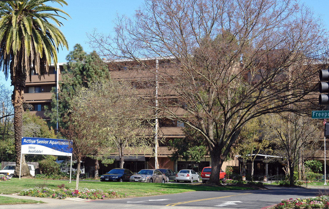 Eskaton Land Park in Sacramento, CA - Building Photo