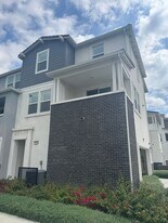 300 Lockhart Wy in West Covina, CA - Building Photo