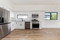 6130 Hazeltine Ave in Los Angeles, CA - Building Photo - Building Photo