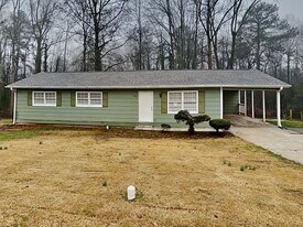1811 Wendell Way in Morrow, GA - Building Photo
