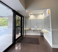 2500 NE 135th St in North Miami, FL - Building Photo - Building Photo