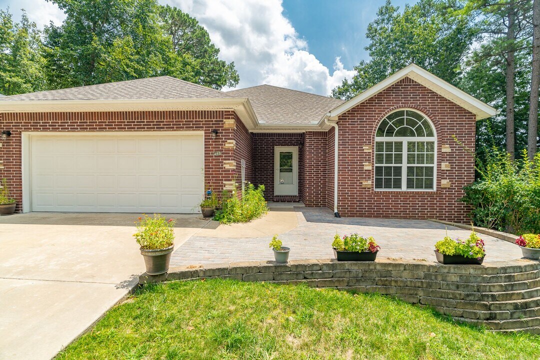 13 Coverack Ln in Bella Vista, AR - Building Photo