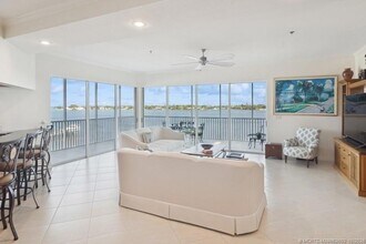 1130 SW Chapman Way, Unit 509 in Palm City, FL - Foto de edificio - Building Photo