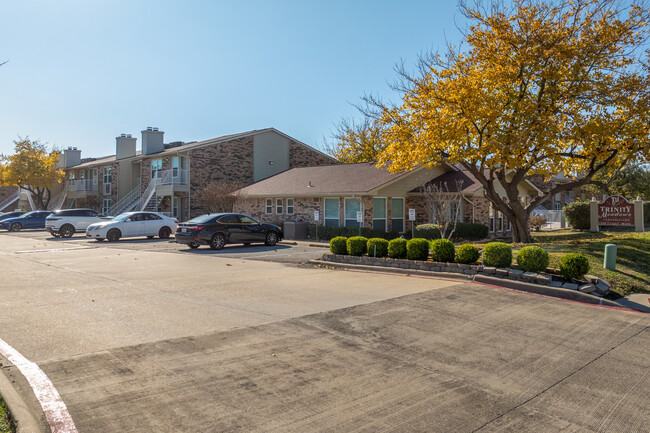 Trinity Meadows in Carrollton, TX - Building Photo - Building Photo