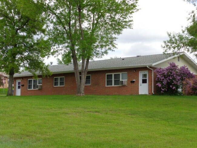 1043 Enterprise Ave in Dickinson, ND - Building Photo - Building Photo