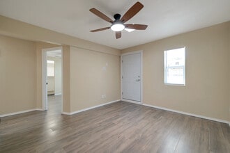 5721 W Royal Palm Rd, Unit Casita in Glendale, AZ - Foto de edificio - Building Photo
