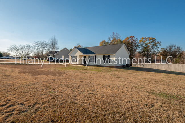 7025 Windsong Way in Wingate, NC - Foto de edificio - Building Photo