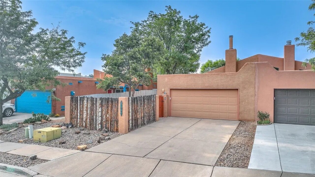 1543 Escondida Ct in Santa Fe, NM - Building Photo