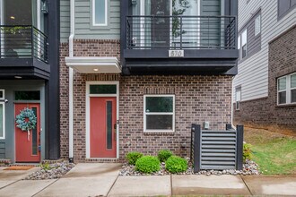 570 W End Dr in Charlotte, NC - Building Photo - Building Photo