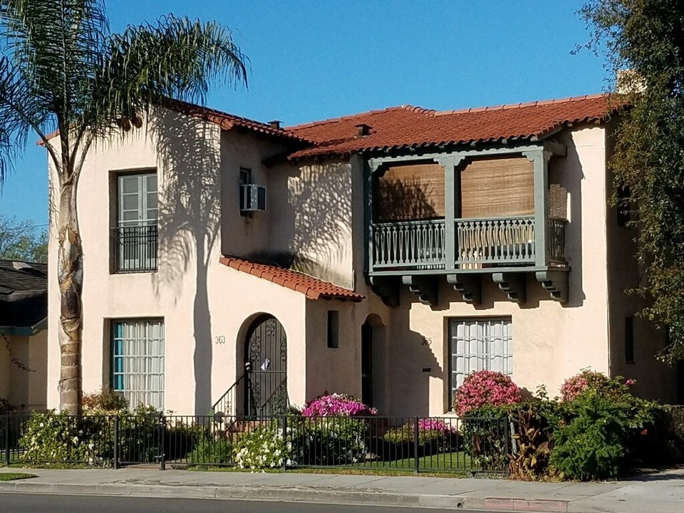 363 Redondo Ave in Long Beach, CA - Building Photo