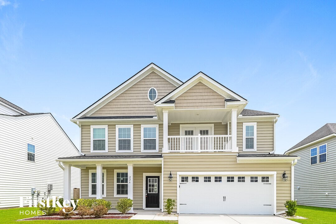 226 Witch Hazel St in Summerville, SC - Foto de edificio