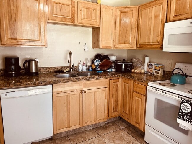 728 Logan Ave S, Unit #A