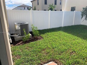 3386 W 112th St in Hialeah, FL - Building Photo - Building Photo
