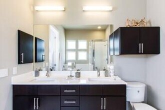 2716 S 5th St in Austin, TX - Foto de edificio - Building Photo