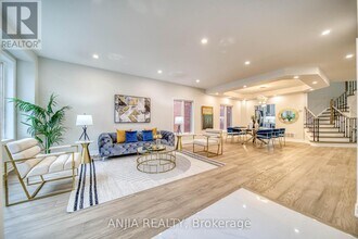 309 Tower Hill Rd in Richmond Hill, ON - Building Photo - Building Photo