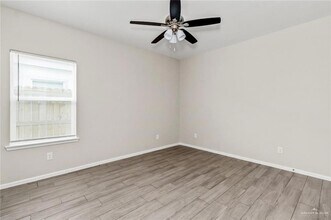 1301 W Sucre Dr, Unit 3 in Edinburg, TX - Foto de edificio - Building Photo
