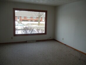 5807 Garrett Ln, Unit apt 2 in Rockford, IL - Building Photo - Building Photo