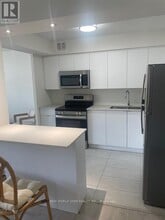 33 Erskine Ave in Toronto, ON - Building Photo - Building Photo