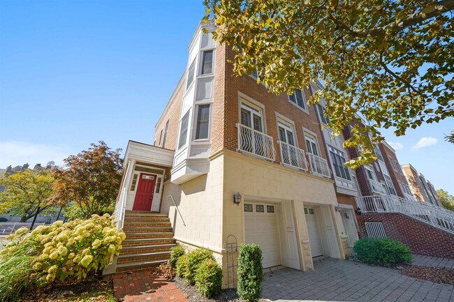 1 Intrepid Pl in Jersey City, NJ - Building Photo - Building Photo