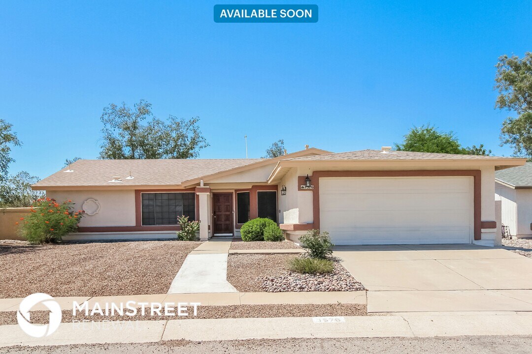 1576 W Highsmith Dr in Tucson, AZ - Building Photo