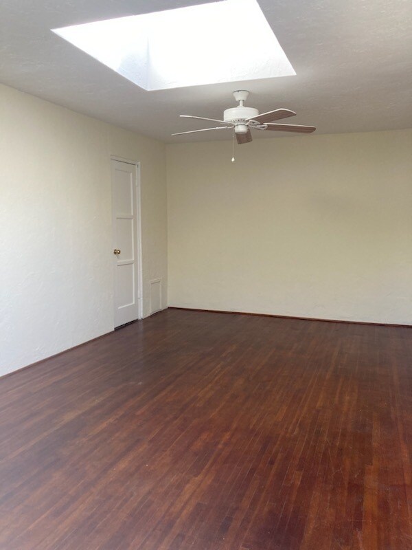 4111 W Olive Ave in Burbank, CA - Building Photo - Building Photo