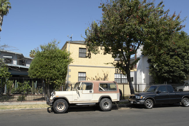 1233 Gordon St in Los Angeles, CA - Foto de edificio - Building Photo