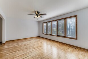 2550 W Winnemac Ave in Chicago, IL - Building Photo