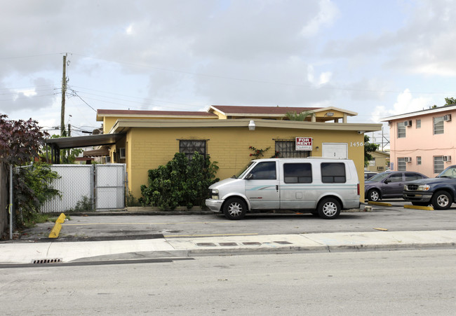 1456 W 29th St in Hialeah, FL - Building Photo - Building Photo